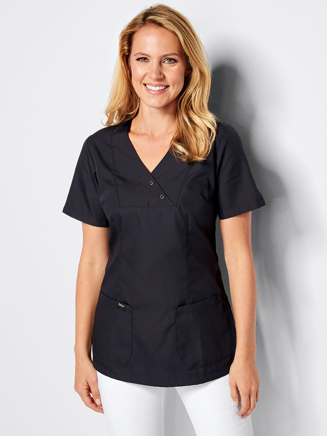 Dametunika LAMIA m/v-hals og trykknapper